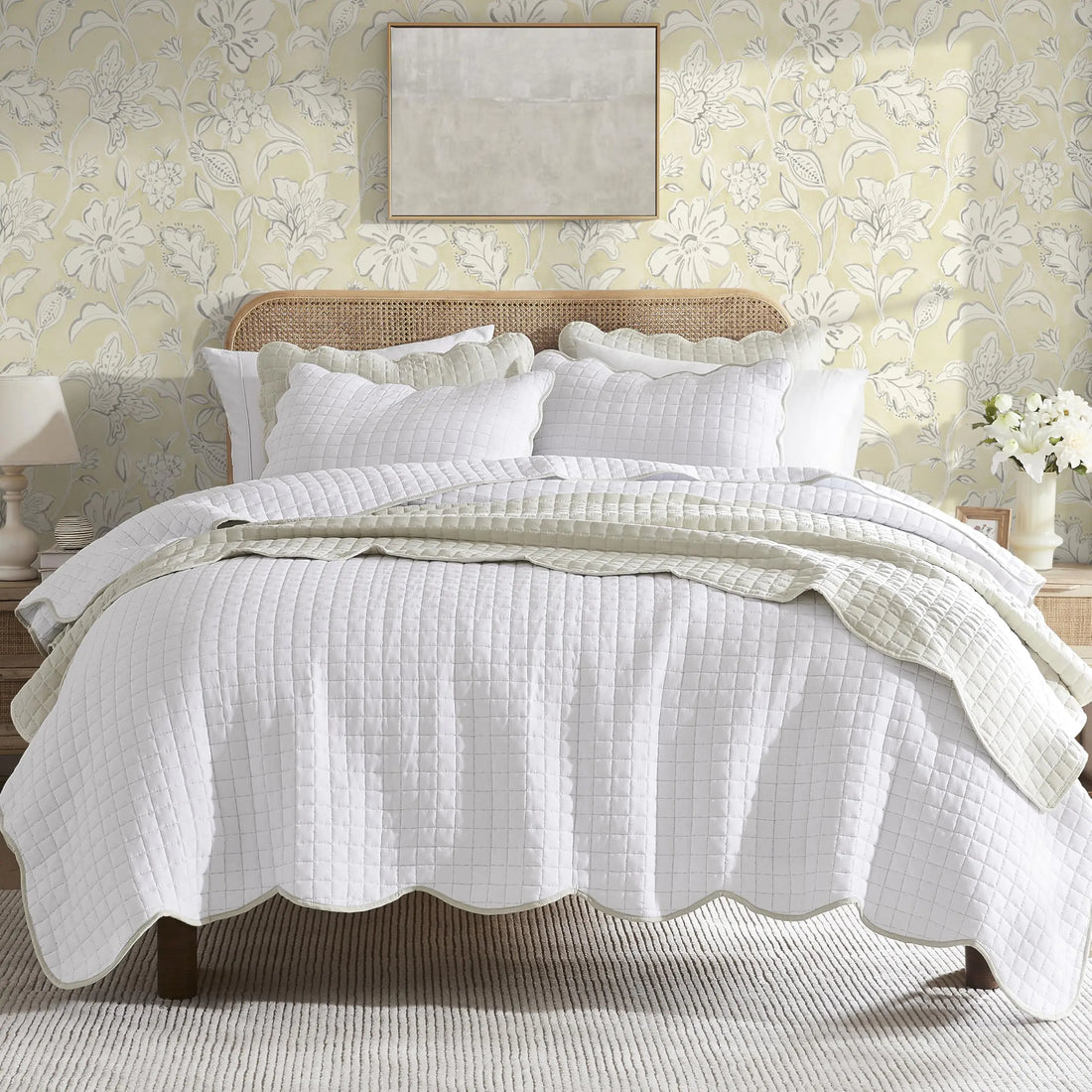 WDCOZY White Twin Quilt Set – Beige Scalloped Lightweight Farmhouse Coverlet with Sham