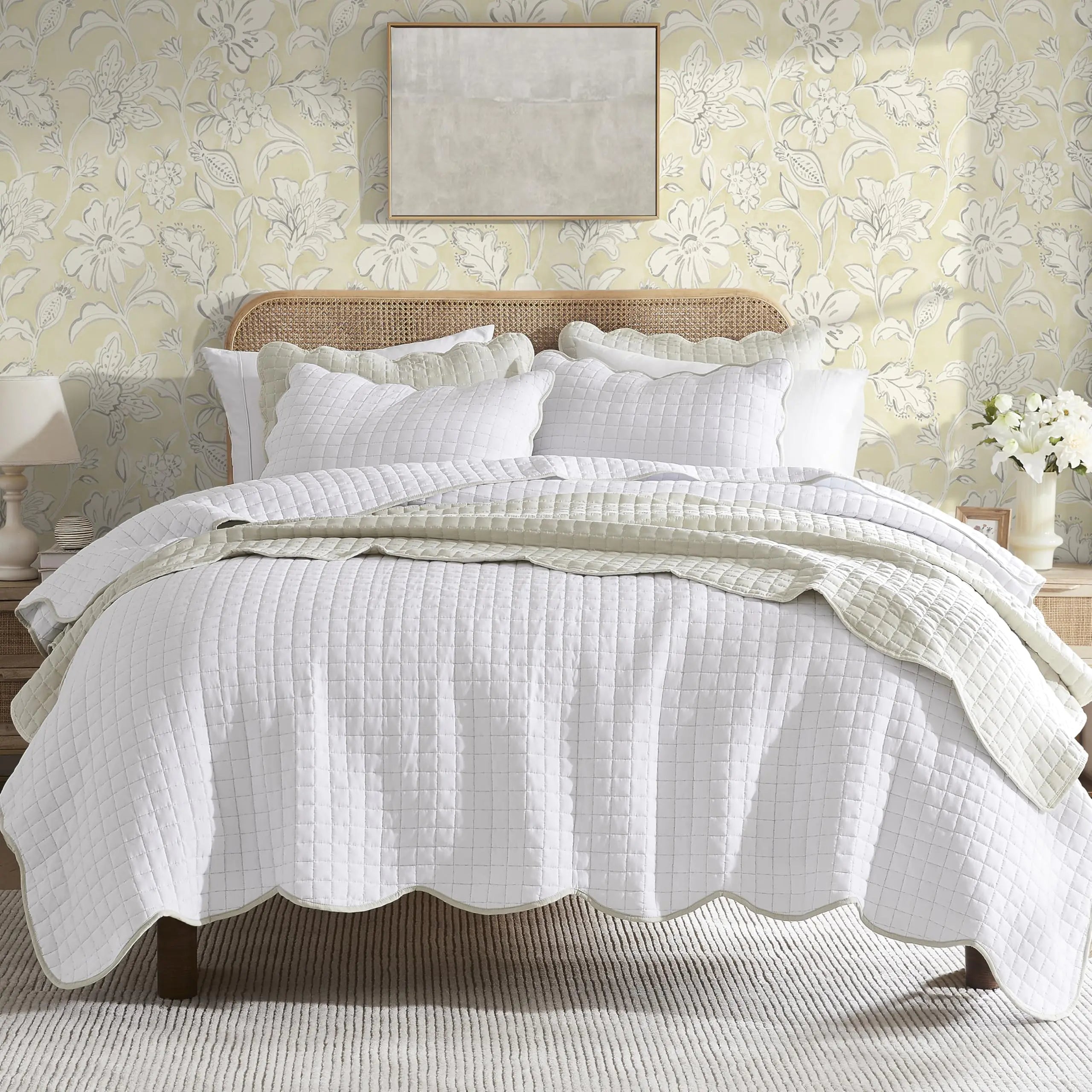 WDCOZY White Twin Quilt Set – Beige Scalloped Lightweight Farmhouse Coverlet with Sham